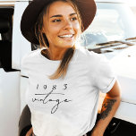 Anpassningsbar Årets Vintage 40 Coolor på födelsed T Shirt<br><div class="desc">Vintagens Anpassningsbar Årets 40 födelsedag eller Coolans årsdag T-Shirt med Elegant Boho Script Typography är perfektens sätt att fira en milstolpe-händelse. Den här T-shirt-skjortan har en klassisk och tidlös vintage med elegant boho-skripttypografi som ger en något sofistikerad bild av hela utseendet. T-tröjan är anpassade med vilket år du vill, skapar...</div>