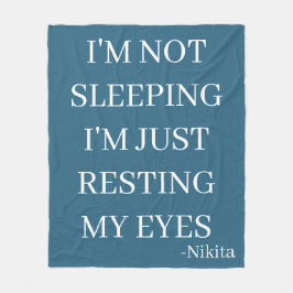 Anpassningsbar att jag inte sover. Jag vilar bara  Fleecefilt