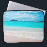 Anpassningsbar av akvatjon och sandstrandfoto, mon laptop sleeve<br><div class="desc">Kom ihåg den färska saltdoften av havet luft. Slappna av, andas och utforska soliditeten hos en tom hawaiisk strand med denna häpnadsväckande, vibrerande färgad-anpassningsbar monogram neopren laptop sleeve. Laptop sleeve finns i tre storlekar: 15, 13 och 10 tum. Gör en underbar gåva till någon speciell! Skriv bara in brev i...</div>