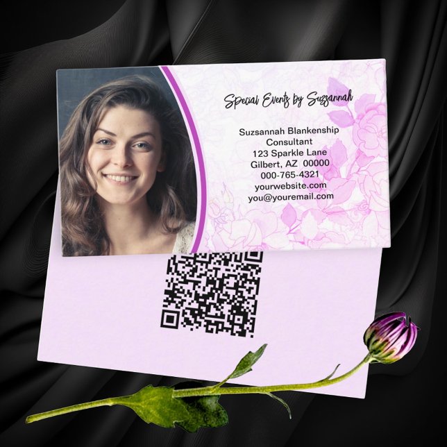 Anpassningsbar av bakgrunden till Mjuk Rosa Blommi Visitkort (front floral and custom photo; back QR code business card )