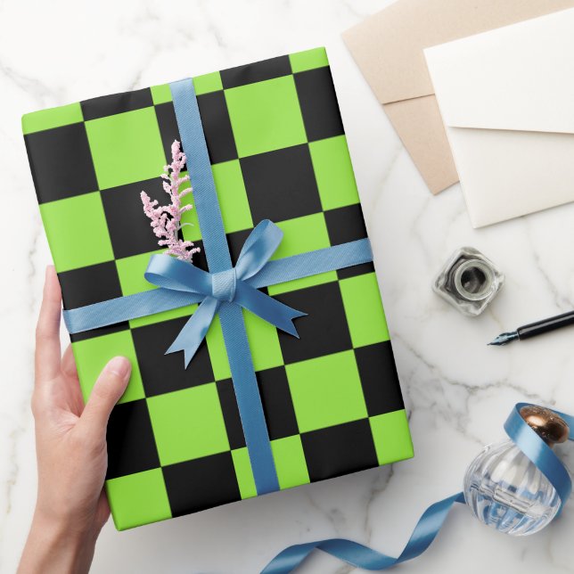 Anpassningsbar av Halloween Grönt Black Checker Bi Presentpapper (Gifting)