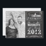Anpassningsbar av Helgdag Chalkboard-julkort -  Julkort<br><div class="desc">Julkort för Helgdag av kalkskivor i Anpassningsbarna Fotomärkta kort. De vackra och klassbara helgdag är underbara för all din julklapp. Lägg till ditt familjefoto på sidan och anpassa texten för perfekten hälsning. Svarta och vita i färg och åh roligt med olika typografi.</div>