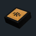 Anpassningsbar av monogramnyckelruta gjord för hon smyckeskrin<br><div class="desc">Monogram Keepébox-Anpassningsbar för honom. Ge är en gåva att minnas. Lägg bara till initialer,  namn och datum. Det här är verkligen en minnesvärd gåva för födelsedagar,  årsdagar,  helgdag och annat. Den här designen är i en maskulin läderkonserver skapat av en auktoriserad Venetian Plaster Artisan.</div>