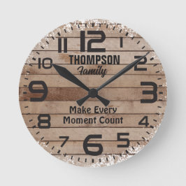 Anpassningsbar av Rustic Weasted Wood Family Quote Rund Klocka