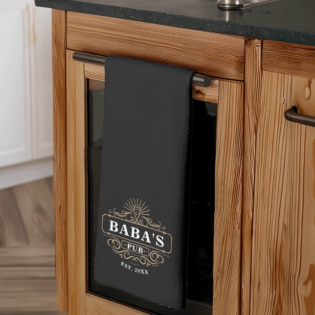 Anpassningsbar Babas pub-år inrättat Kökshandduk (Skapare uppladdad)