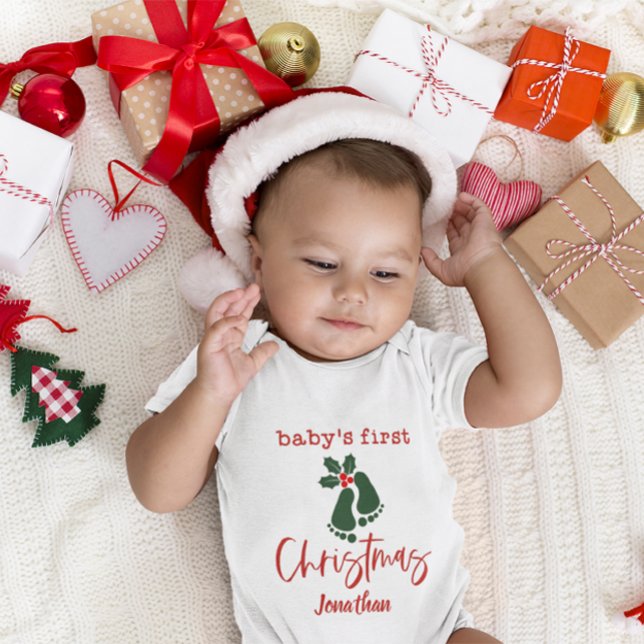 Anpassningsbar Baby Första jul Foot print Holly Re T Shirt (Skapare uppladdad)