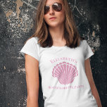 Anpassningsbar Bachelorette Party Seashell Beach W T Shirt<br><div class="desc">Söt rosa säsongsbunt brudens sida t-shirts med  i monogram för ett destinationsbröllop på en tropisk ö med söta snäckor. Beställ den här vackra monogrammade garantin för dina brudar och marskalkar till bära till en bachelorettfest med din maid of honor.</div>