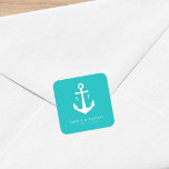 Anpassningsbar Bakgrund Färg Monogram Anchor Bröll Fyrkantigt Klistermärke<br><div class="desc">Det här engramsfästmärket bröllop har en redigerbar bakgrund färg (om du vill ändra det från turkos till färg efter eget val klickar du på anpassningsknappen). Anpassa den genom att ersätta platshållartexten. Om du vill ha fler alternativ, t.ex. att ändra teckensnitt, är det storlekt och mellanrummet mellan brev klickar du på...</div>