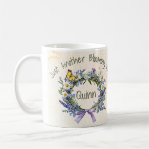 Anpassningsbar Bara ännu en blommande dag Herb & W Kaffemugg