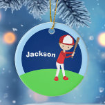 Anpassningsbar Baseball Kid Julgransprydnad Keramik<br><div class="desc">Coolans anpassade basebollspelare för ett barn som spelar Little League eller T Boll. Den här söta julklappen har ett barn som bär en röd basebolluniform och håller fladdermus mot en blå bakgrund på en grönt fält. Anpassa genom att lägga till en vit namn på blå himmel.</div>