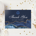 Anpassningsbar Bat mitzvah Elegant Blått Guld-agat Tack Kort<br><div class="desc">Elegantens marinblått och guld-agate dekorerar sidan av detta moderna Bat mitzvah tackkort. Mazel Tov! Anpassa med ditt namn under David Star. Perfekt kort för en chic,  snyggt judisk familj som firar en flicka som kallas till Torah.</div>