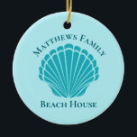 Anpassningsbar Beach House Aqua Seashell Monogram  Julgransprydnad Keramik<br><div class="desc">Vackra stranden med årstidsbetingat akvarium i monogrammet och julprydnad för en semesterstuga eller ett tropiskt hem. Anpassa det här söt monogrammet som finns för din familj för att hedra minnet av en sommarsemester.</div>