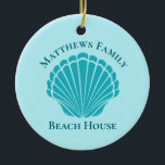 Anpassningsbar Beach House Aqua Seashell Monogram  Julgransprydnad Keramik<br><div class="desc">Vackra stranden med årstidsbetingat akvarium i monogrammet och julprydnad för en semesterstuga eller ett tropiskt hem. Anpassa det här söt monogrammet som finns för din familj för att hedra minnet av en sommarsemester.</div>