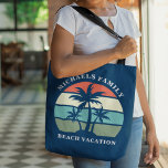 Anpassningsbar Beach Vacation Tropical Handflatan  Tygkasse<br><div class="desc">Kute sommarfamiljens semester till väskan med vackert handflatan träd framför ett söt havsolnedgång och blå himmel. Anpassa för en öflyktsort eller resa i det tropiska havsområdet. Vacker marin blå personlig påse.</div>