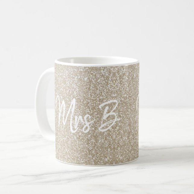 Anpassningsbar Beige Champagne mrs Initial Glitter Kaffemugg (Framsida vänster)