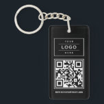 Anpassningsbar Black Business Logotyp och QR-kod f<br><div class="desc">Den moderna och minimala nyckelkedjedesignen för affärsetiketter har en logotyp för företaget,  anpassningsbarnas QR-kod och anpassningsbarnas webbplats eller annan informationstext som kan vara personlig. Svartvitt färg kan ändras. Gör ett underbart kampanjpresentobjekt för kunder!</div>