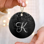 Anpassningsbar Black Glitter Gnistra Monogram Julgransprydnad Keramik<br><div class="desc">Anpassa enkelt eleganten av dekorerad  i trendiget med söt svart mousserande glitter på en svart,  borstad metallisk bakgrund.</div>