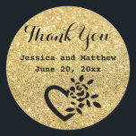 Anpassningsbar Black & Guld Tack Wedding Stickers Runt Klistermärke<br><div class="desc">Ramar med ljusglimtande bakgrund från guld tacket från bruden och brudgummen. Tack är ett finare-teckensnitt. Deras namn är skrivet med ett tydligt och djärvt typsnitt tillsammans med deras bröllop-datum. Ett litet öppet svart hjärta som förskönas med ro placeras vid grund. Det påminner om en traditionell hjärt- och ro-tatuering. Perfekt kuvertförsegling...</div>