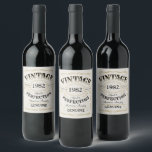 Anpassningsbar Black guld Vintage Åldras till Perf Vinflaska Etikett<br><div class="desc">Inspicerad med klassisk whiskyetikett,  svart åldras av guld och beige roligt till perfekt vuxen för födelsedagspresent,  för manar,  underbar för alla åldersdagar eller annat tillfälle. Anpassningsbar den med din egen text och färg som bakgrund.</div>
