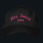 Anpassningsbar Bride Baseball Cap - efternamn Bröl Broderad Keps<br><div class="desc">Fira bruden med den här anpassningsbarna basebollhatten - personliggör med "Mrs. [Efternamn]', bröllopsdatum eller roligtar! Perfekt för bröllop firande, möhippor och fotoskott. Använda vår design verktyg för att anpassa, anpassa och ytterligare redigera, ersätta eller ta bort befintlig text eller inslag - lägg till namn eller text med tiotals olika färger...</div>