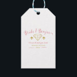Anpassningsbar Bride Boujee Diamond Bachelorette P Presentetikett<br><div class="desc">Lägg till den perfekt som avslutar pekpennan till dina favoriter på bachelorettpartiet med den här snyggten märkrn "Bride and Boujee"! 💖 om du lägger i mini-champagne flaskor, skönhetspåsar eller bakverk, ger den här märkrn glam och personlighet åt alla närvarande. Med elegantens rosa och guld-design med ett lekfullt skript är det...</div>