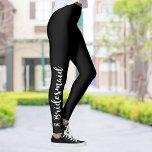 Anpassningsbar Bridesmaid Leggings Monogram | ANPA<br><div class="desc">Trendig, coola till dina brudtärnor. Ord Bridesmaid, springa längs högernas ben med ett monogram nedan (ta bort om du vill). Välj ditt äldre färg genom att klicka på "anpassa det" och sedan den lilla öga-pipetten - underbar för matchning av bröllop färger. Verkligen roligt för en bachelorette-fest, eller en bridesmaids-gåva -...</div>