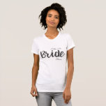 Anpassningsbar Budens mamma Brudens sida T-Shirt<br><div class="desc">budens mamma-pil T-Shirt.  Anpassa med ditt namn eller lämna det tomt.  Underbar för brudens sida.</div>