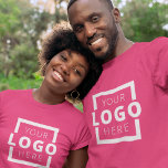 Anpassningsbar Business Corporate Logotyp Employee T Shirt<br><div class="desc">Befordra ditt företag på din t-shirt, vart du än går. Skapa din egen anpassningsbar märkt t-shirt med din egen logotyp. Utskriften kan placeras på framsidan, i fickan och baksidan. Genom att ta med sig säljfrämjande t-shirts med din logotyp på handelsevenemang och andra företagsevenemang kan du känna igen medlemmar i ditt...</div>