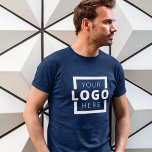 Anpassningsbar Business Corporate Logotyp Employee T Shirt<br><div class="desc">Befordra ditt företag på din t-shirt, vart du än går. Skapa din egen anpassningsbar märkt t-shirt med din egen logotyp. Utskriften kan placeras på framsidan, i fickan och baksidan. Genom att ta med sig säljfrämjande t-shirts med din logotyp på handelsevenemang och andra företagsevenemang kan du känna igen medlemmar i ditt...</div>