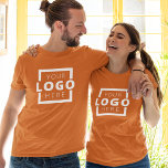 Anpassningsbar Business Corporate Logotyp Employee T Shirt<br><div class="desc">Befordra ditt företag på din t-shirt, vart du än går. Skapa din egen anpassningsbar märkt t-shirt med din egen logotyp. Utskriften kan placeras på framsidan, i fickan och baksidan. Genom att ta med sig säljfrämjande t-shirts med din logotyp på handelsevenemang och andra företagsevenemang kan du känna igen medlemmar i ditt...</div>