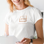 Anpassningsbar Business Corporate Logotyp Employee T Shirt<br><div class="desc">Befordra ditt företag på din t-shirt, vart du än går. Skapa din egen anpassningsbar märkt t-shirt med din egen logotyp. Utskriften kan placeras på framsidan, i fickan och baksidan. Genom att ta med sig säljfrämjande t-shirts med din logotyp på handelsevenemang och andra företagsevenemang kan du känna igen medlemmar i ditt...</div>