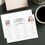 Anpassningsbar Business Logotyp 2025 Company Calen Vykort<br><div class="desc">Det här moderna affärskalenderns vykort är anpassningsbar som görs med det professionell företaget namn under agent namn i chic. Den här minimalistiska svartvitt-kalendern innehåller din logotyp- och personlig-foto. Contemporary marknadsföring verktyg för ett företag 2025. Veckan börjar med Söndag.</div>