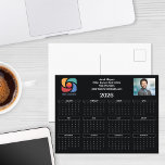Anpassningsbar Business Logotyp 2026 Calendar Blac Vykort<br><div class="desc">Det här vykortet för affärskalendern för svart och vitt är anpassningsbar med professionellens företag namn och kontaktuppgifter för kontor i svartvitt. De här vykorten i chicen innehåller logotypen på ena sidan av professionellen överst och personlig på den andra. Post i contemporary marknadsföring för ett bolag 2026.</div>