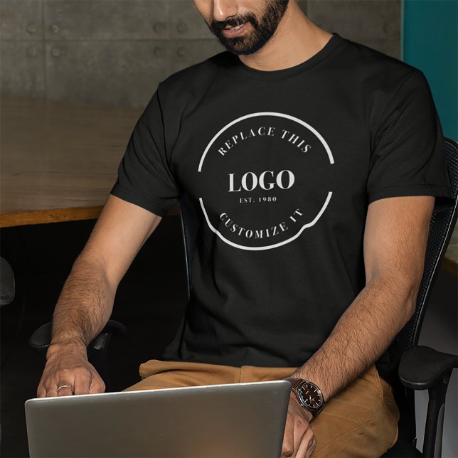Anpassningsbar Business logotyp Employee Company T Shirt (Staff tshirt with white logo on black tshirt.)