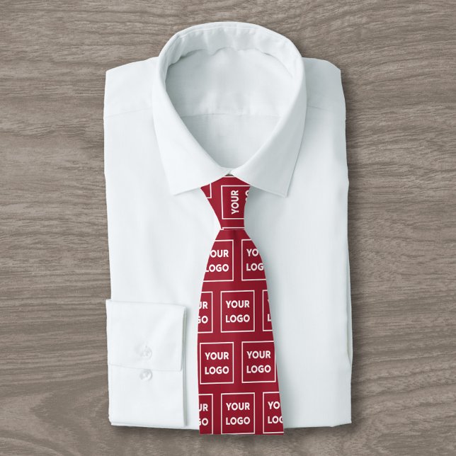 Anpassningsbar Business Logotyp Mönster på Burgund Slips (Custom Business Logo Pattern on Burgundy 2 Sided Neck Tie, tied, in situ)