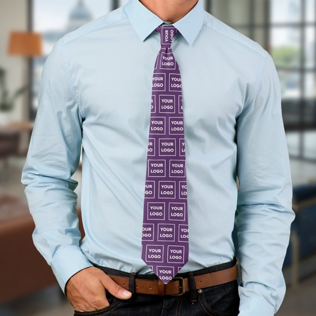 Anpassningsbar Business Logotyp Mönster på Lila 2  Slips (Custom Business Logo Pattern on Purple Neck Tie, in situ)