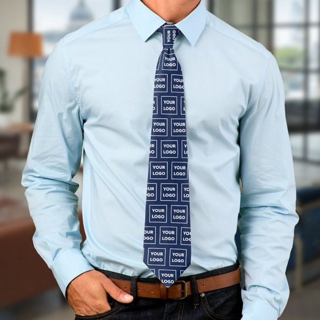 Anpassningsbar Business Logotyp Mönster på marinbl Slips (Custom Business Logo Pattern on Navy Blue 2 Sided Neck Tie, in situ)