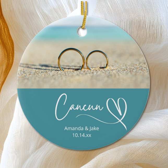 Anpassningsbar Cancun Destination Beach Wedding Julgransprydnad Keramik (Skapare uppladdad)