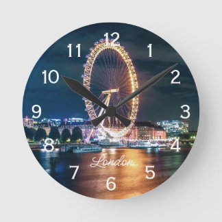 Anpassningsbar Cityscape Ferris Wheel Night Travel Rund Klocka