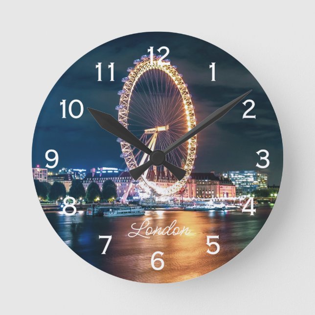Anpassningsbar Cityscape Ferris Wheel Night Travel Rund Klocka (Framsida)