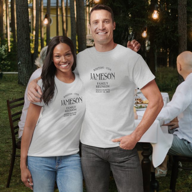 Anpassningsbar Classic Arch Script Family Reunion T Shirt (Planning a family reunion? Create your own custom matching t-shirts for guests to enjoy!)