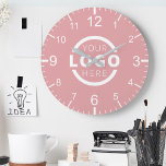 Anpassningsbar Company Logotyp Promotional Branded Rund Klocka<br><div class="desc">Lägg till anpassningsbarnas företagsföretagets logotyp för att skapa en unik väggklocka. Gör en underbar reklamannons eller företagspresentation till kunder,  säljare,  anställda eller andra speciella. Välj mellan olika klockformer och klockstorlekar. Ingen minsta kvantitet,  inga installationsavgifter.</div>