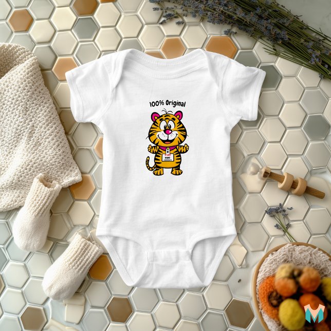 Anpassningsbar Coola Baby Tiger med Namn och Mobil T Shirt (Skapare uppladdad)