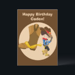 Anpassningsbar Cowboy Kids Land Grattis på födelse Kort<br><div class="desc">Ett sött,  anpassat cowboyfödelsedagskort med ett barn på gården som lutar sig mot en stor cowboybock som tippar sin bruna hatt med en gult stjärna. En underbar land-personlig med sitt namn.</div>