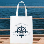 Anpassningsbar Cruise Frakt Nautical Wheel Återanvändbar Påse<br><div class="desc">Chicens anpassningsbar: Sommarsemestersäcksplast för din strandkryssning på havet med en marin blå styrratt. Detta nautiska tema är perfekt för båtkaptenföretag marknadsföring eller för att hedra minnet av ett speciellt resa till havs. Anpassa med ditt efternamn och år.</div>