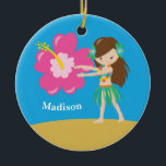 Anpassningsbar Cute Hula Girl Beach Julgransprydnad Keramik<br><div class="desc">Kute Hawaiianska stranden stil har en julklapp med en hula dancer framför vackra blå himmel och sandbakgrunder tillsammans med en stor rosa hibiscus-blomma. Anpassa den här söt rumsdekorationen för ett strandhus och anpassa med ditt barns namn eller annan text. Beställ din lilla flicka idag!</div>