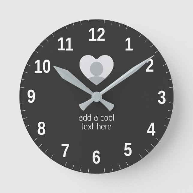 Anpassningsbar Cute Simple Heart Photo and Text Rund Klocka (Framsida)