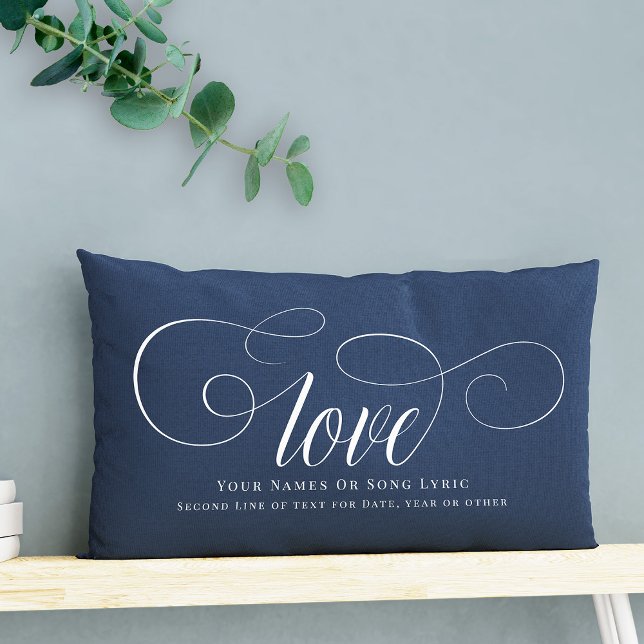 Anpassningsbar DIY-textskript Kärlek par Keepsak Lumbarkudde (Love, DIY style! Our script calligraphy pillow, a custom keepsake for couples.)