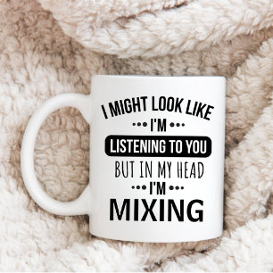 Anpassningsbar DJ, JAG KAN SE UT SOM ATT JAG LYSSN Kaffemugg