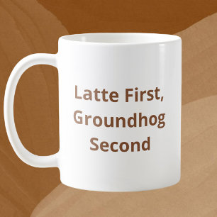 Anpassningsbar Drink First, Groundhog Second Kaffemugg